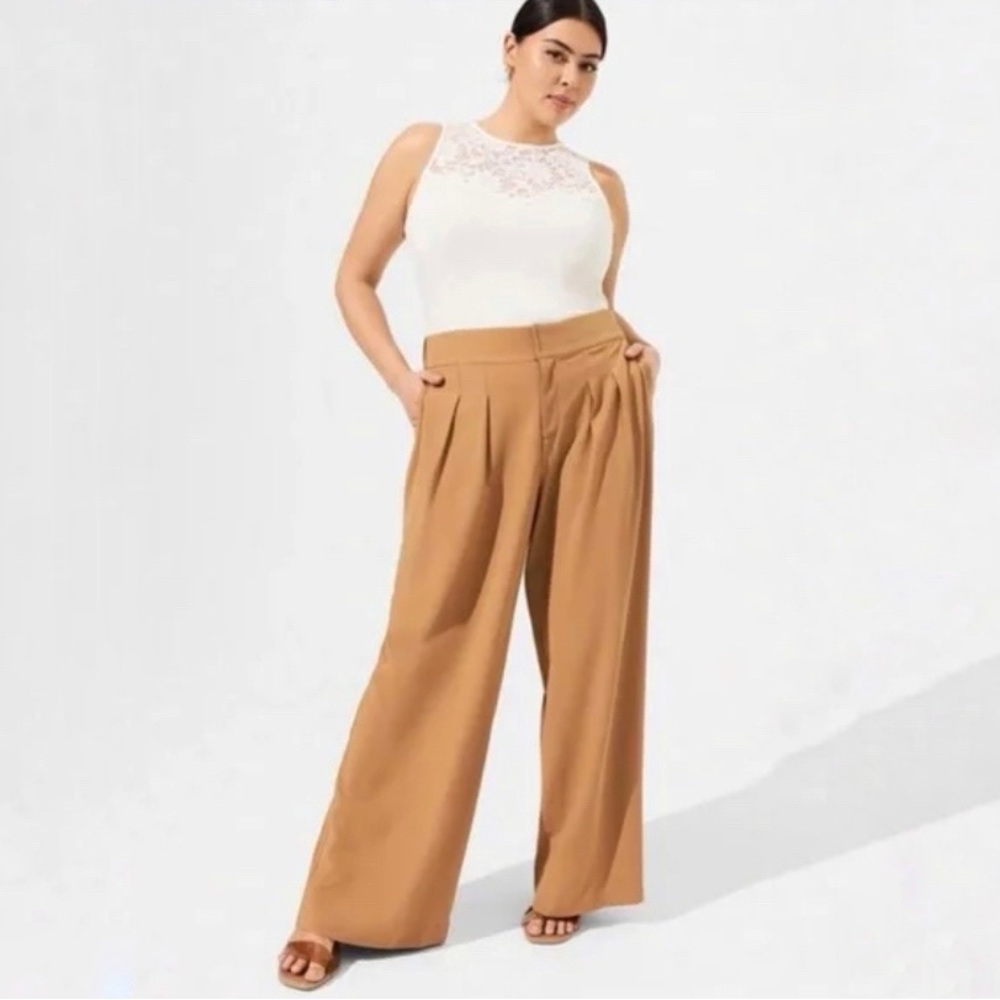 Torrid High Waisted Wide Leg Trousers in Khaki Gold Size 16